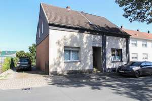 Doppelhaushälfte mit großem Garten und viel Potenzial in Bottrop-Batenbrock – Die vollständige Adresse der Immobilie erhältst du vom Anbieter., 46236 Batenbrock, Bottrop – Vorschaubild 1