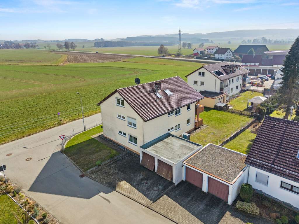 Immobilie in Eberhardzell - Modernisiertes Dreifamilienhaus mit neuer Wärmepumpe in Mühlhausen - Bild 2