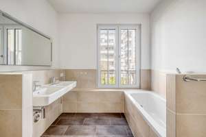 Ruhig und Zentral: 3-Zimmer-Wohnung mit Balkon in grüner Innenhoflage – Die vollständige Adresse der Immobilie erhältst du vom Anbieter., 10117 Mitte (Ortsteil), Berlin – Vorschaubild 9
