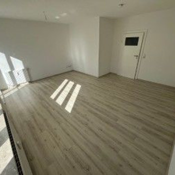 Helle 3-Zimmer-Wohnung mit Balkon am Scherbergplatz in Glauchau