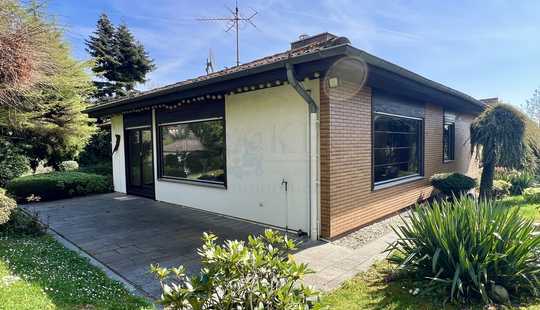 Bild von BAD SODEN: GROSSZUEGIGER BUNGALOW AUF GROSSEM EXKLUSIVEM GRUNDSTÜCK