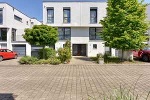 +++ Wohlfühlhaus - 1-Fam.-DHH - neu-/hochwertig - Süd/West-Ausrichtung - integrierte GA & Stpl. +++ – Weinapfelweg 7, 70437 Stuttgart – Vorschaubild 2