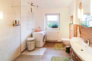Viel Platz und Potential: Paket aus 2 Einfamilienhäusern mit Garten und Garage in Stralsund – Stralsund – Vorschaubild 9