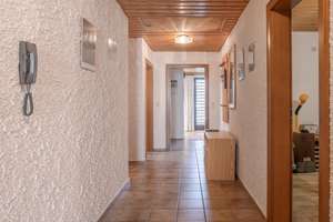 Neue Wärmepumpe! 1-2 Fam.-Haus in bester Wohnlage mit PV-Anlage inkl. Stromspeicher! – Die vollständige Adresse der Immobilie erhältst du vom Anbieter., 84089 Aiglsbach – Vorschaubild 23