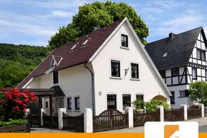 Freistehendes Architektenhaus in Oberkassel – Die vollständige Adresse der Immobilie erhältst du vom Anbieter., 53227 Oberkassel, Bonn – Vorschaubild 1