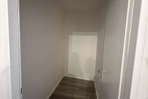 Renovierte 4-Zimmer-Wohnung mit neuer Einbauküche und Gemeinschaftsterrasse in Nbg. frei ab 09/2026 – Die vollständige Adresse der Immobilie erhältst du vom Anbieter., 90478 Glockenhof, Nürnberg – Vorschaubild 9
