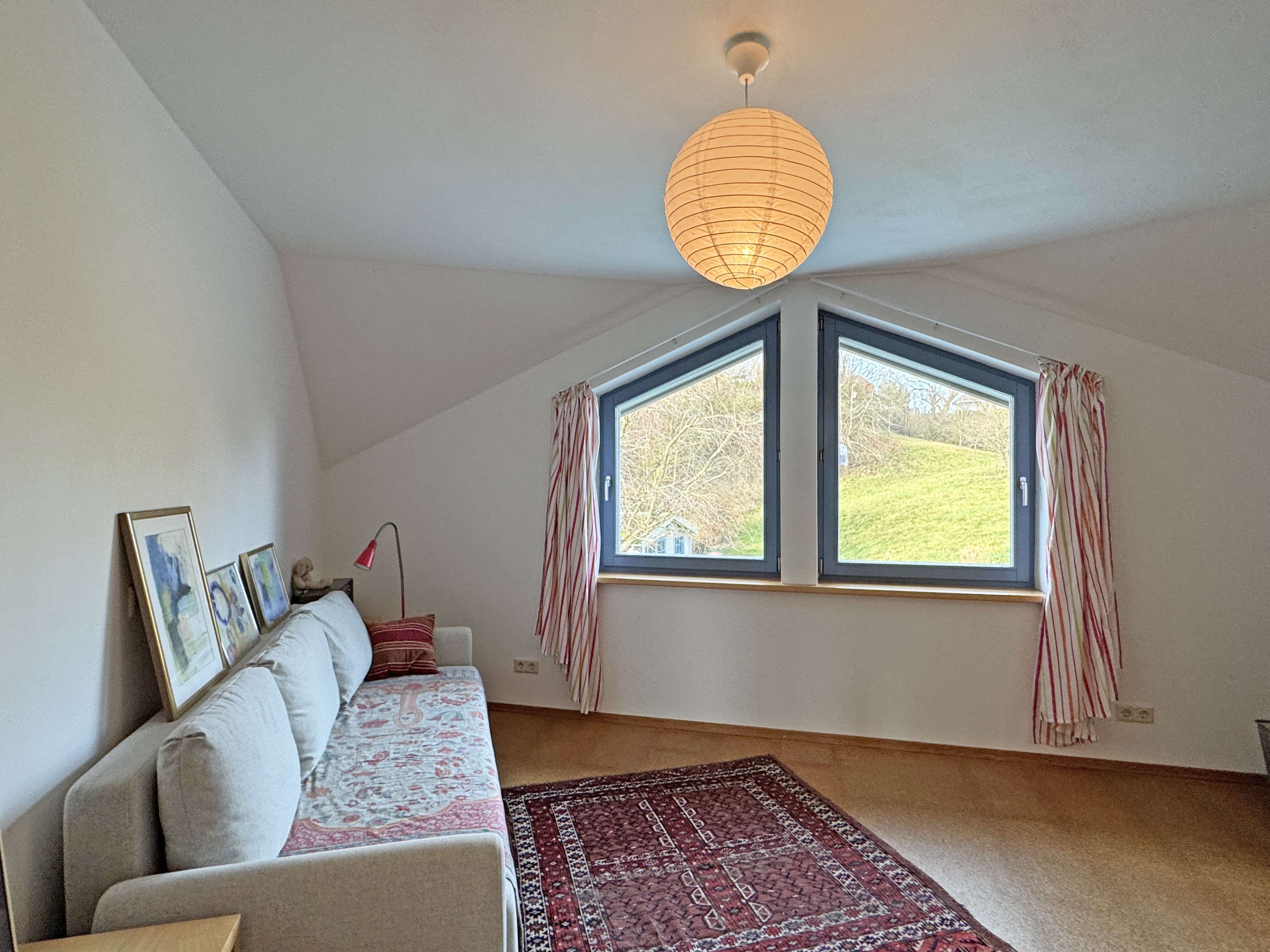 Immobilie in Untersiemau - Ein Architektur-Unikat: Individuelles Passivhaus mit ikonischem Sechseck-Dach - Bild 6