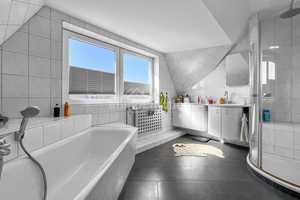 Zukunftssicher wohnen! Modernisiertes Ein- / Zweifamilienhaus mit PV, Speicher & sep. Wohnung! – Rotenburg (Wümme) (Kreis) – Vorschaubild 22