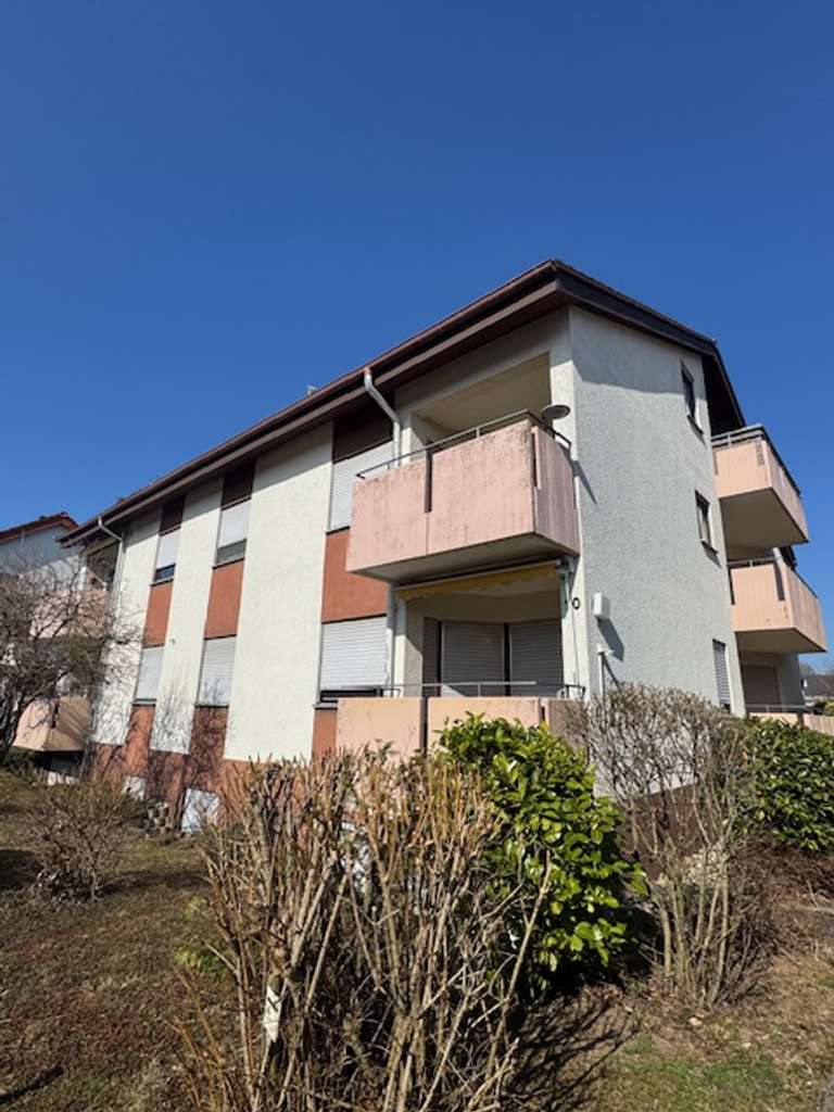 Immobilie in Kusterdingen - Gepflegte 2 Zi.- DG-Wohnung mit 2x Balkon, DU/ WA, EBK sowie PKW-Stellplatz in Kusterdingen - Bild 2