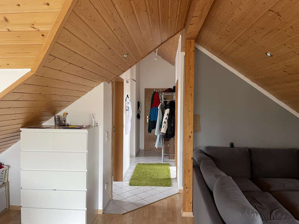 Immobilie in Bingen am Rhein - Schöne 2 ZKB-Dachgeschoss-Wohnung in Bingen-Kempten zu verkaufen! - Bild 2