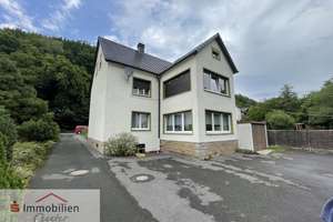 Renovierungsbedürftiges 2-Familienhaus mit 4 Pkw-Garagen in grüner Wohnlage von Hagen-Rummenohl