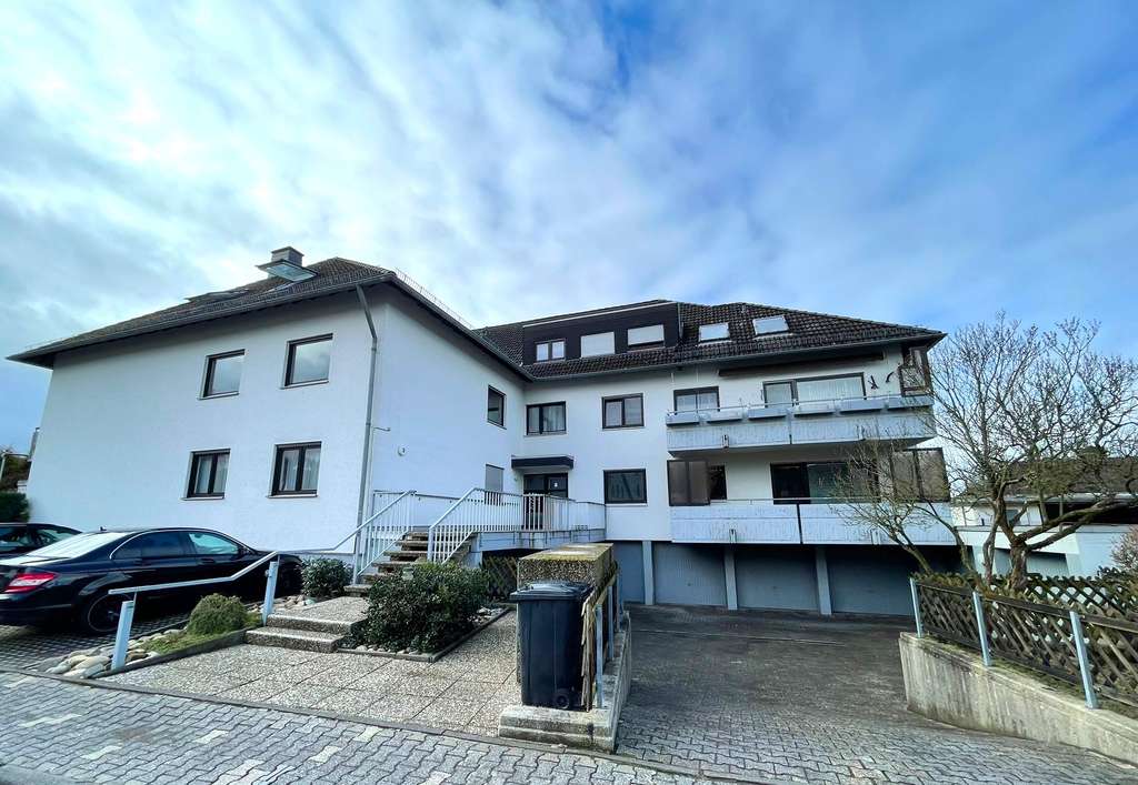 Immobilie in Taunusstein - Exklusive Dachgeschosswohnung mit ca. 170 m² Wohnfläche - Großzügigkeit trifft Wohnkultur - Bild 0