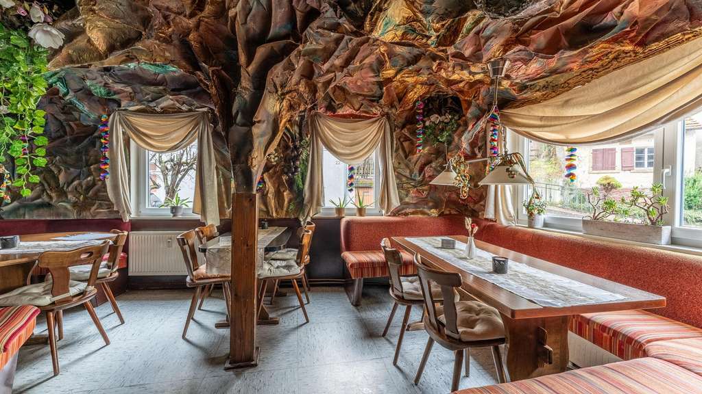 Immobilie in Sulz am Neckar - Attraktives Mehrfamilienhaus mit Gaststätte in zentraler Innenstadtlage - Bild 2