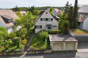 Attraktives Wohnhaus mit großzügigem Grundstück in bester Lage von Kitzingen – Die vollständige Adresse der Immobilie erhältst du vom Anbieter., 97318 Kitzingen – Vorschaubild 2