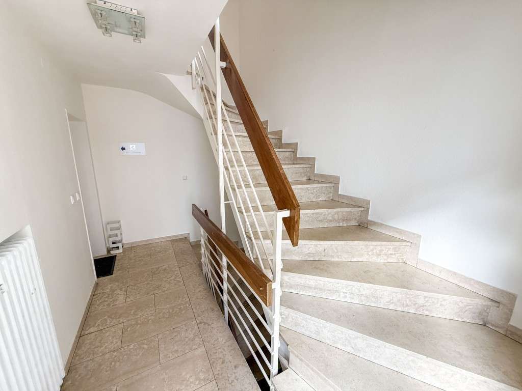 Immobilie in Eschborn - Attraktives Dreifamilienhaus im alten Ortskern von Eschborn-Niederhöchstadt! - Bild 2