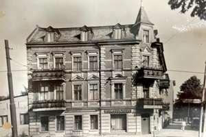 Leerstehendes, entkerntes, Wohn- und Geschäftshaus