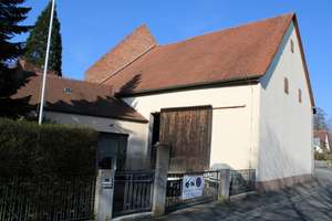 3‑Familienhaus mit vielseitig nutzbarer großen Scheune und Garagen in Nbg. Großgründlach
