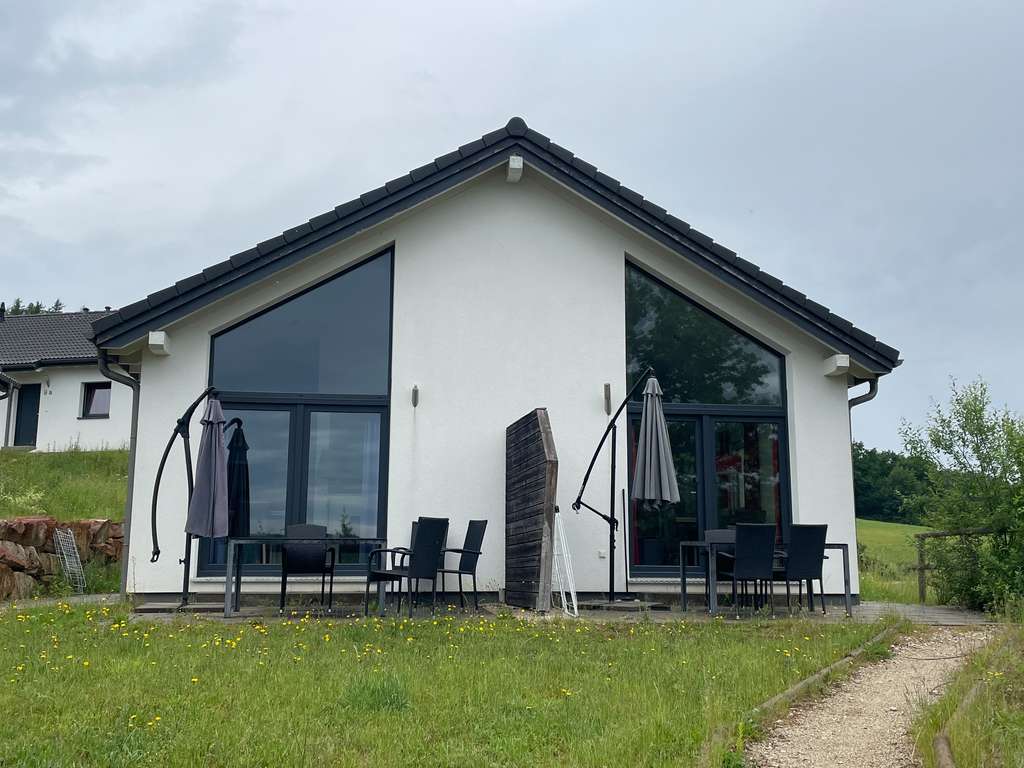 Immobilie in Mistelgau - Renditestarkes Set im Feriendorf Obernsees: 2 vollmöblierte Doppelbungalowhälften - Bild 2