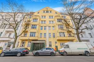 LUXUS Kernsanierte 2 Zimmerwohnung mit Balkon. Nur wenige Minuten zum KuDamm