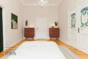 Helle Drei-Zimmer-Altbauwohnung im Hinterhaus mit Stuck und unverbaubarem Blick in den Park – Hasenheide 61, 10967 Neukölln (Ortsteil), Berlin – Vorschaubild 3