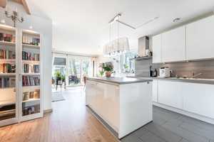 Moderne Doppelhaushälfte mit Terrasse, Garten und Stellplatz in Ahrensburg zu erwerben! – Stormarn (Kreis) – Vorschaubild 1