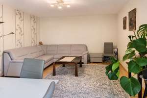 Köln-Weiden! Gepflegte, vermietete 4-Zimmer-Wohnung mit Sonnenbalkon und Garage! (CA 5010) – Die vollständige Adresse der Immobilie erhältst du vom Anbieter., 50585 Weiden, Köln – Vorschaubild 2