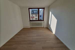 In Bremerhaven Mitte: Renovierte 3 Zimmer mit Balkon – An der Allee 41, 27568 Mitte, Bremerhaven – Vorschaubild 3