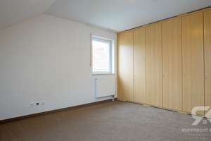 Moderne und renovierte Doppelhaushälfte mit 5 Schlafzimmern, Garage und 2 Bäder in Vilseck – Die vollständige Adresse der Immobilie erhältst du vom Anbieter., 92249 Vilseck – Vorschaubild 16