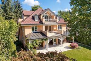Eine mediterrane Villa. Drei Wohnwelten. Möglichkeiten, die selten sind.
