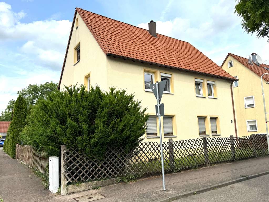 4-Zimmer-ETW inklusive Dachstudio, Gartenanteil und Einzelgarage!