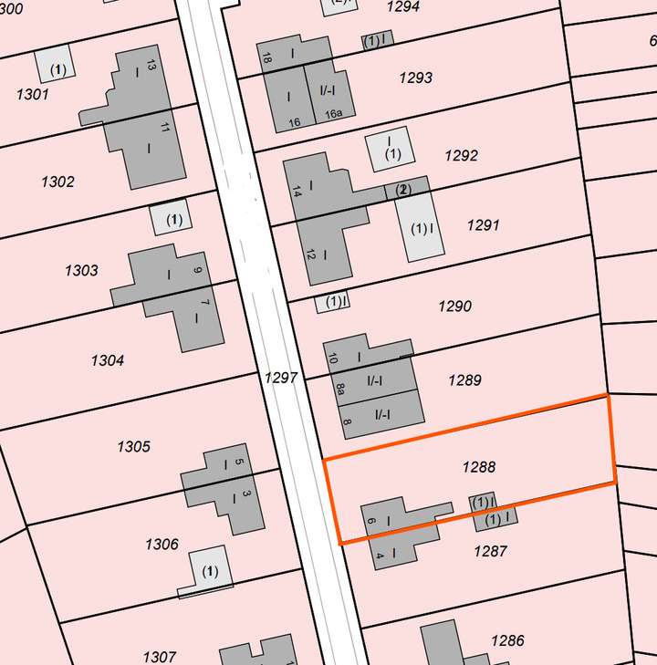 Grundstück rot umrandet