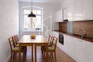 Charmante und helle 2-Zimmer Wohnung im sanierten Altbau mit großzügiger Wohnküche und Balkon – Die vollständige Adresse der Immobilie erhältst du vom Anbieter., 10119 Prenzlauer Berg, Berlin – Vorschaubild 9