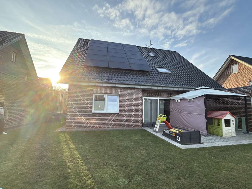Immobilie in Stadtlohn - Exklusives Zweifamilienhaus mit Gartenidylle, Loggia & moderner Haustechnik - Bild 1