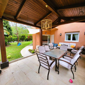 Exklusives Reihenhaus mit 3 Schlafzimmern in Manilva Beach