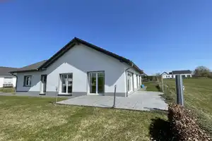 **Sofort verfügbar! Moderner, neuwertiger Bungalow mit Carport** – Bitburg-Prüm (Kreis) – Vorschaubild 2