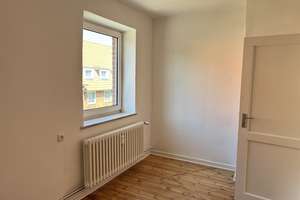 Praktische 2,5 Zimmerwohnung mit Dielenboden – Nachtigalstraße 8, 24149 Neumühlen-Dietrichsdorf, Kiel – Vorschaubild 2