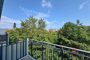 Weitblick in Friedrichshain: 4-Zi mit Balkon im 4.OG zum ruhigen Innenhof | Renovierungsbedürftig