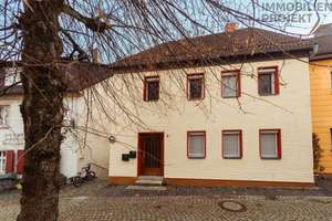 Zweifamilienhaus zentral, vermietet – attraktiv für Eigennutzer & Kapitalanleger – Die vollständige Adresse der Immobilie erhältst du vom Anbieter., 95460 Bad Berneck im Fichtelgebirge – Vorschaubild 2