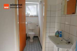 Zweifamilienhaus mit Einliegerwohnung und drei Garagen in Glatten in bester Aussichtslage. – Die vollständige Adresse der Immobilie erhältst du vom Anbieter., 72293 Glatten – Vorschaubild 4