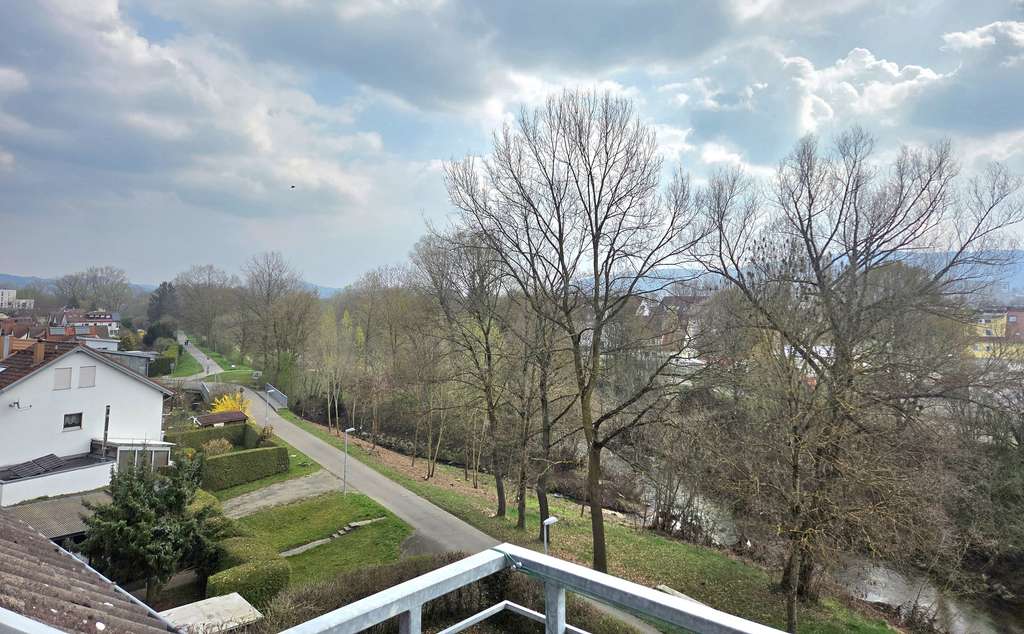 Immobilie in Schorndorf - 3,5 Zimmerwohnung mit Aussicht über Schorndorf- Ideal für Einsteiger! - Bild 2
