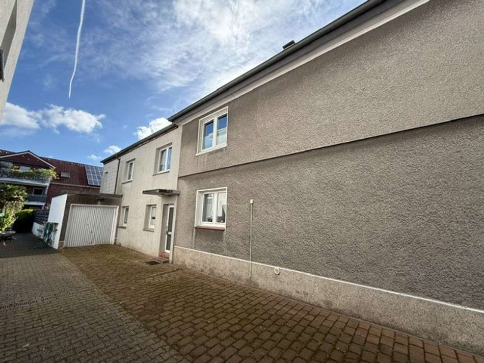 Zufahrt / Garage
