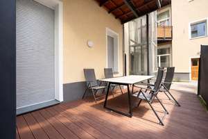 Moderne Wohnung mit großer Terrasse zum ruhigen Innenhof - komplett saniert