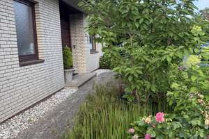 In beliebter Wilhem-Busch-Siedlung, Großzügige 2-Zimmer-Wohnung mit Garten, Kamin & hochwertiger EBK