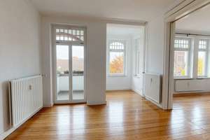 Erstklassiger Altbau im Herzen von Schreventeich: Wunderschöne Etagenwohnung   – Die vollständige Adresse der Immobilie erhältst du vom Anbieter., 24118 Ravensberg, Kiel – Vorschaubild 2
