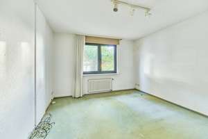 Architektenhaus mit zwei Wohneinheiten, Sauna, großem Grundstück und Waldrandlage zur Modernisierung – Die vollständige Adresse der Immobilie erhältst du vom Anbieter., 64289 Kranichstein, Darmstadt – Vorschaubild 14