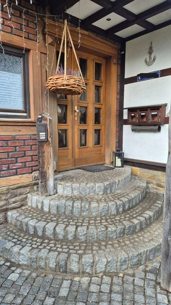 Immobilie in Fröndenberg/Ruhr - Gepflegte 2,5-Zimmer-Dachgeschosswohnung in ruhiger Lage von Fröndenberg-Ardey zu verkaufen! - Bild 1