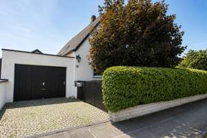 Traumgrundstück trifft Wohnqualität – großzügiges Familienhaus mit Einliegerwohnung und Potenzial – Die vollständige Adresse der Immobilie erhältst du vom Anbieter., 85049 Friedrichshofen-Hollerstauden, Ingolstadt – Vorschaubild 3