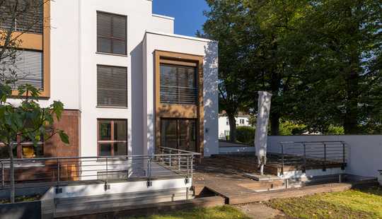 Bild von Klare, zeitlose Architektursprache: Doppelhaus mit Einliegerwohnung und großzügigen Außenflächen