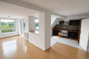 Helle Dachgeschosswohnung mit Seeblick – Berliner Allee 175, 13088 Weißensee, Berlin – Vorschaubild 1