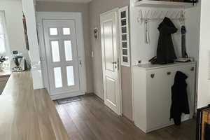 Ansprechende 6-Zimmer-Doppelhaushälfte mit gehobener Innenausstattung und EBK in Lörzweiler – Mainz-Bingen (Kreis) – Vorschaubild 3